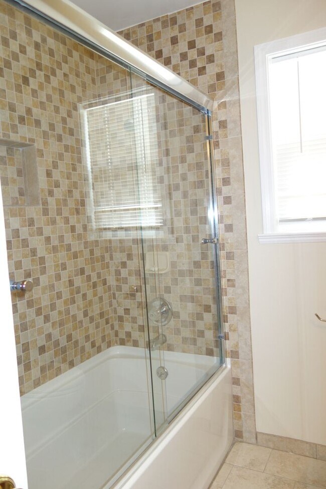 Building Photo - Cute Country Living!