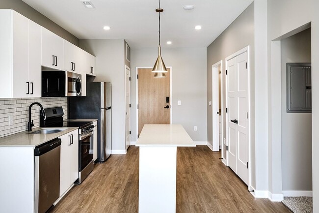 Building Photo - Boho Flats