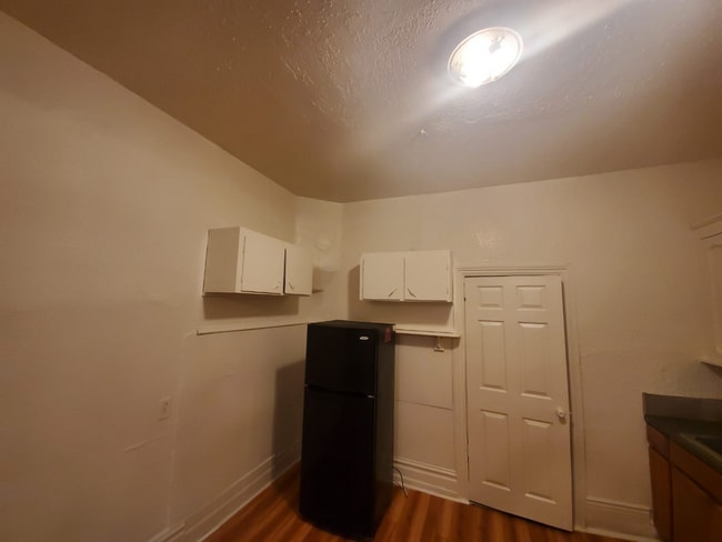 Building Photo - 2 Br Apartment on 28th St.