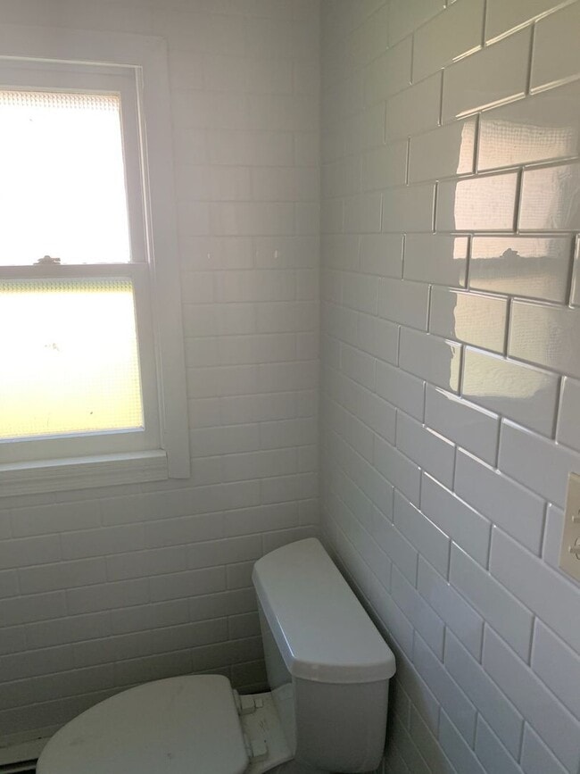 Building Photo - 2BR home in Bangor available 10/5/25!