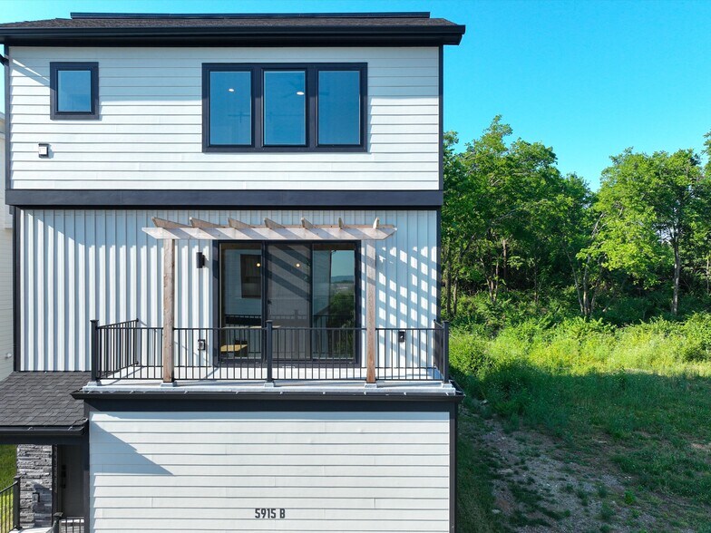 Building Photo - 5915 Maxon Ave
