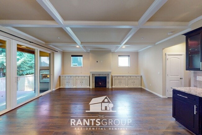 Building Photo - Stunning 4-Bedroom, 2.5-Bath Home within t...