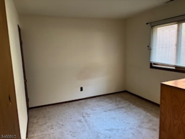 Building Photo - 3 Gray Rock Dr