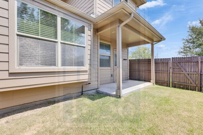 Building Photo - 2880 Donnell Dr