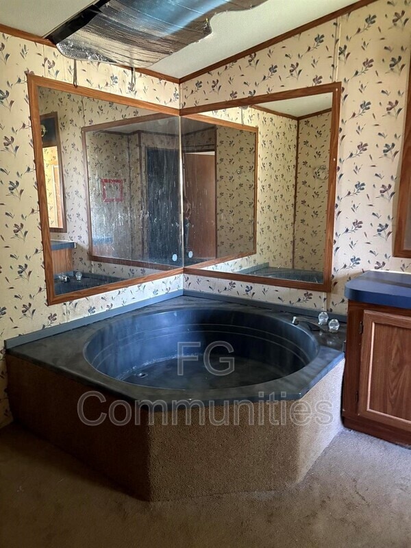 Building Photo - 4557 Wallburg Rd