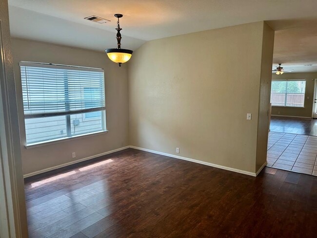 Building Photo - 124 Spruce Dr
