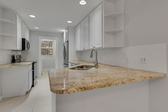 Building Photo - 468 Capistrano Dr