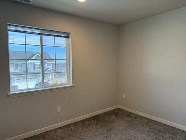 Building Photo - 7415 Saddlebrook Lp