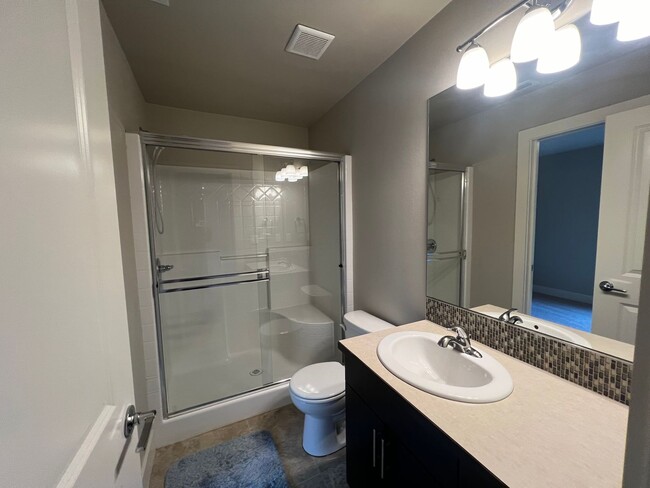 Building Photo - Newcastle Home