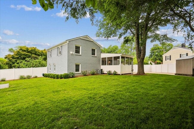 Building Photo - 3801 Denfeld Ave