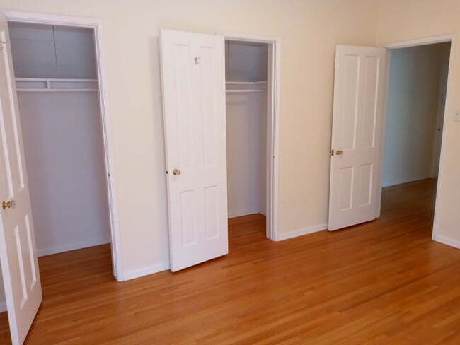 BEDROOM - 442 S Palm Dr