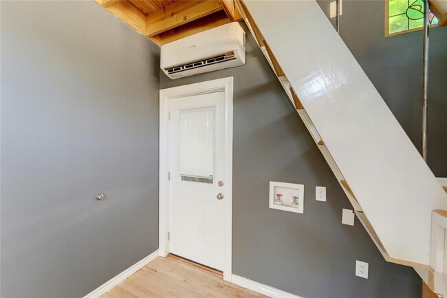 Building Photo - 3700 1/2 Kerbey Ln