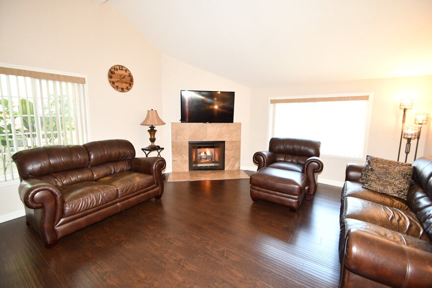 Building Photo - 730 255th St