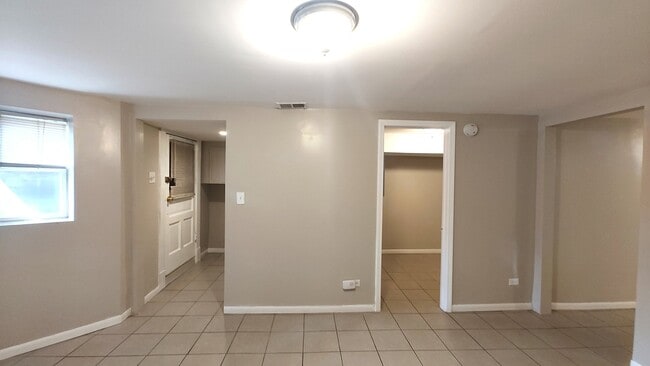 Building Photo - 3643 S Hermitage Ave
