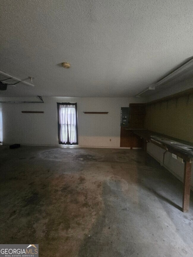 Building Photo - 3490 Runnymeade Dr
