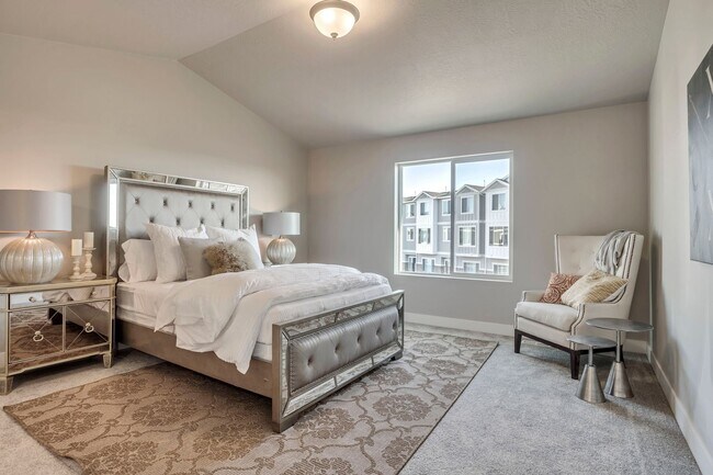 Building Photo - Do not miss out on this exquisite two story home in Orem.