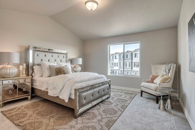 Building Photo - Gorgeous end unit town home in the fields community! Don't miss out!!