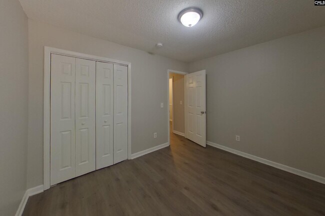 Building Photo - 216 Netherland Dr