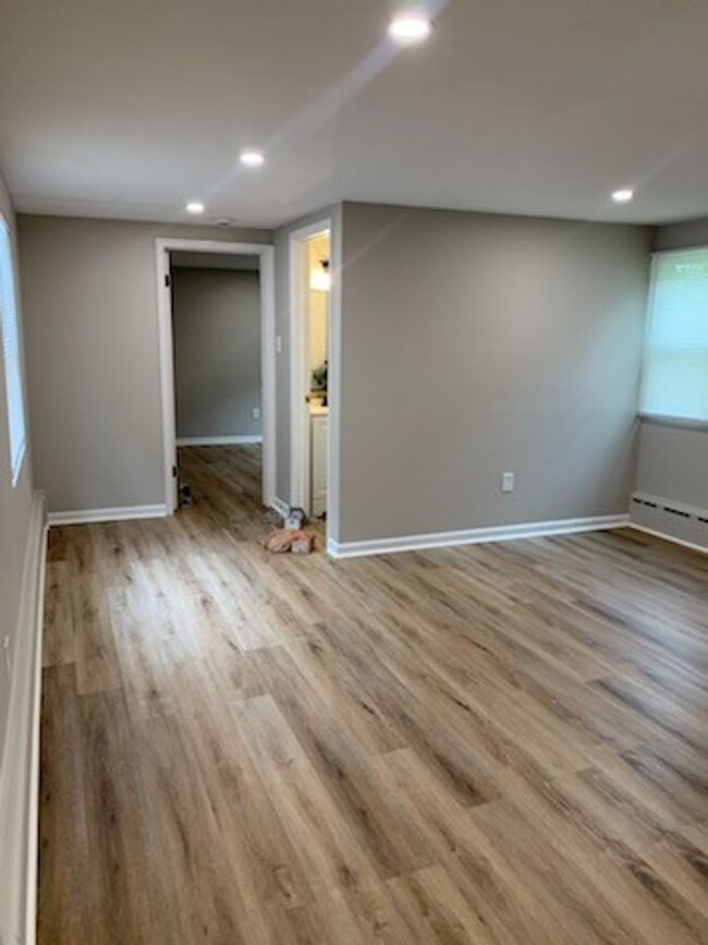 Building Photo - Updated 1 bedroom apartment available with...