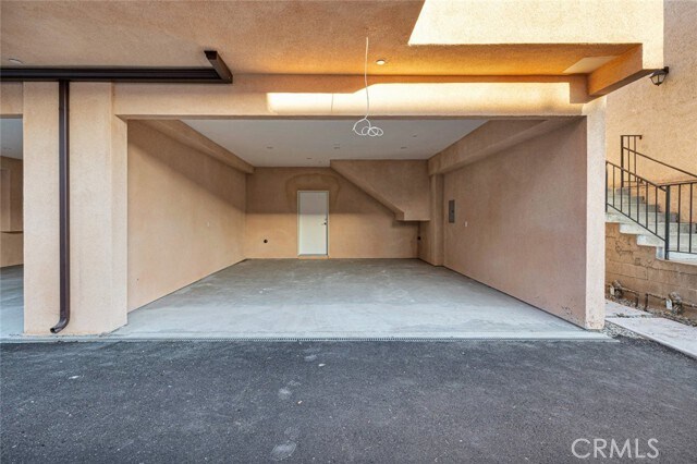 Building Photo - 569 E Cypress Ave