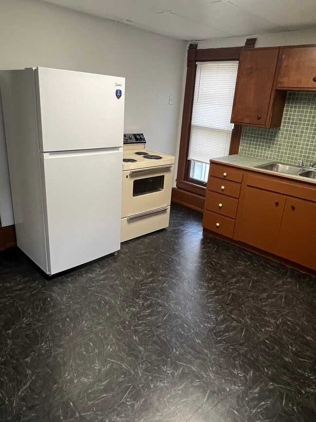 Building Photo - 416 7th Ave S