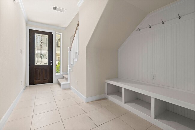Building Photo - 2021 Cambridge Heights Pl