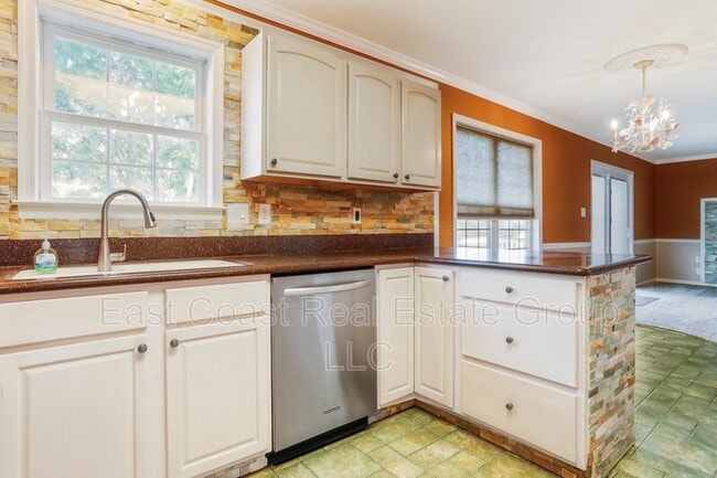 Building Photo - 77 Grassy Meadow Rd