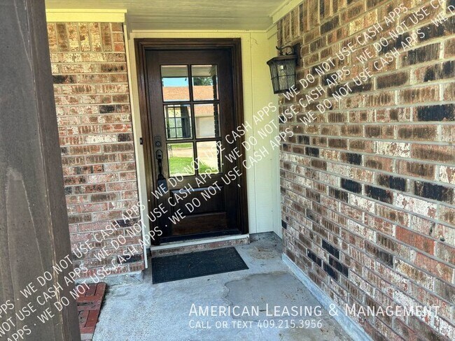 Building Photo - 2207 Spring Oak Ln