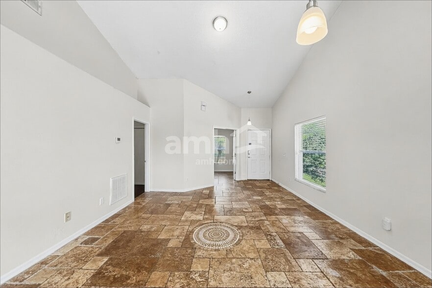 Building Photo - 732 McLean Ct
