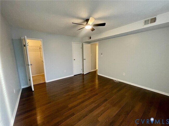 Building Photo - 9397 London Tower Ct