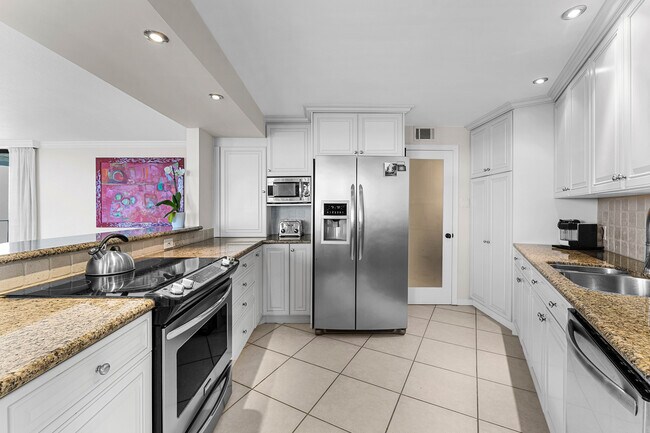 Building Photo - 5420 N Ocean Dr