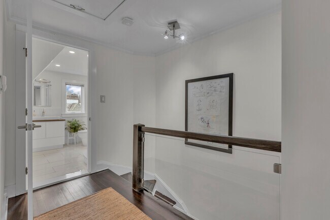 Building Photo - 42 Tanglewylde Ave