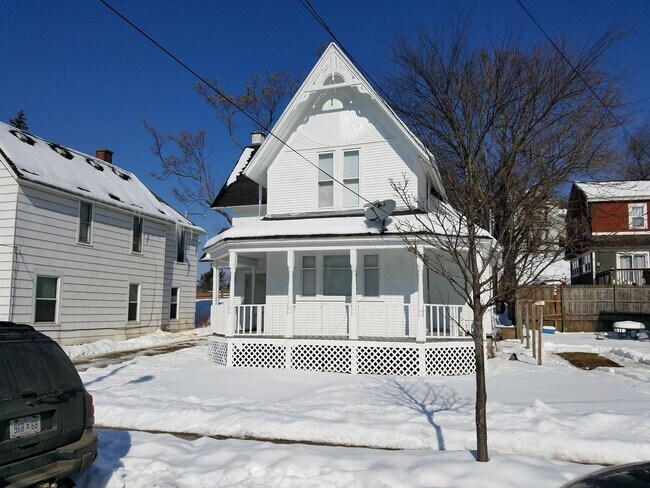 Building Photo - Grand Rapids, MI Downtown 2-Story Victorian-Style Cottage
