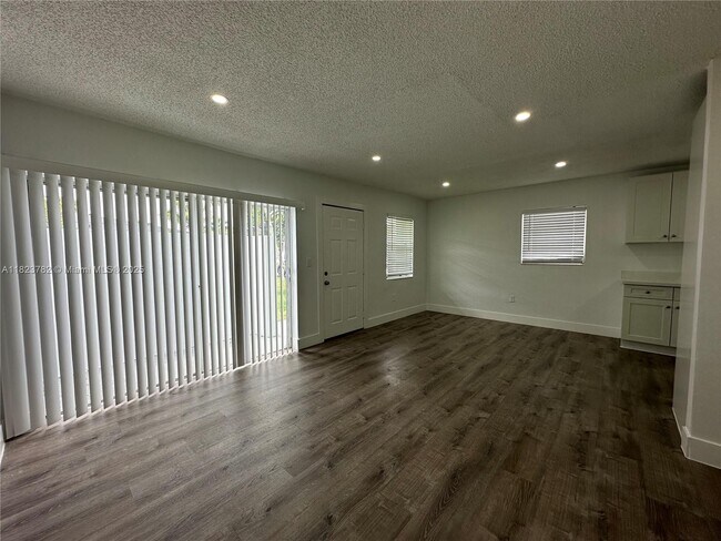 Building Photo - 6032 SW 25th St