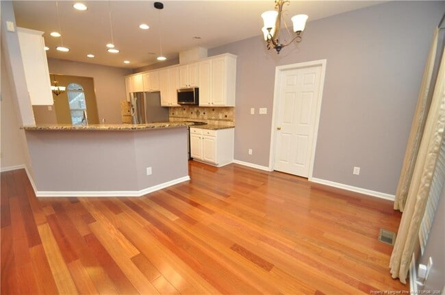 Building Photo - 2105 Roland Glen Rd