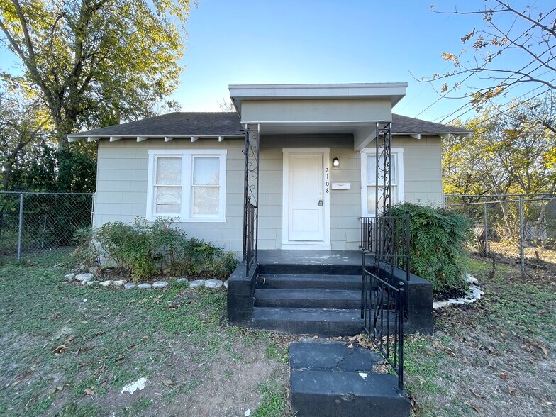Primary Photo - 2108 N 21st St