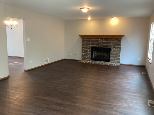 Building Photo - 27450 W Fawn Lake Ct