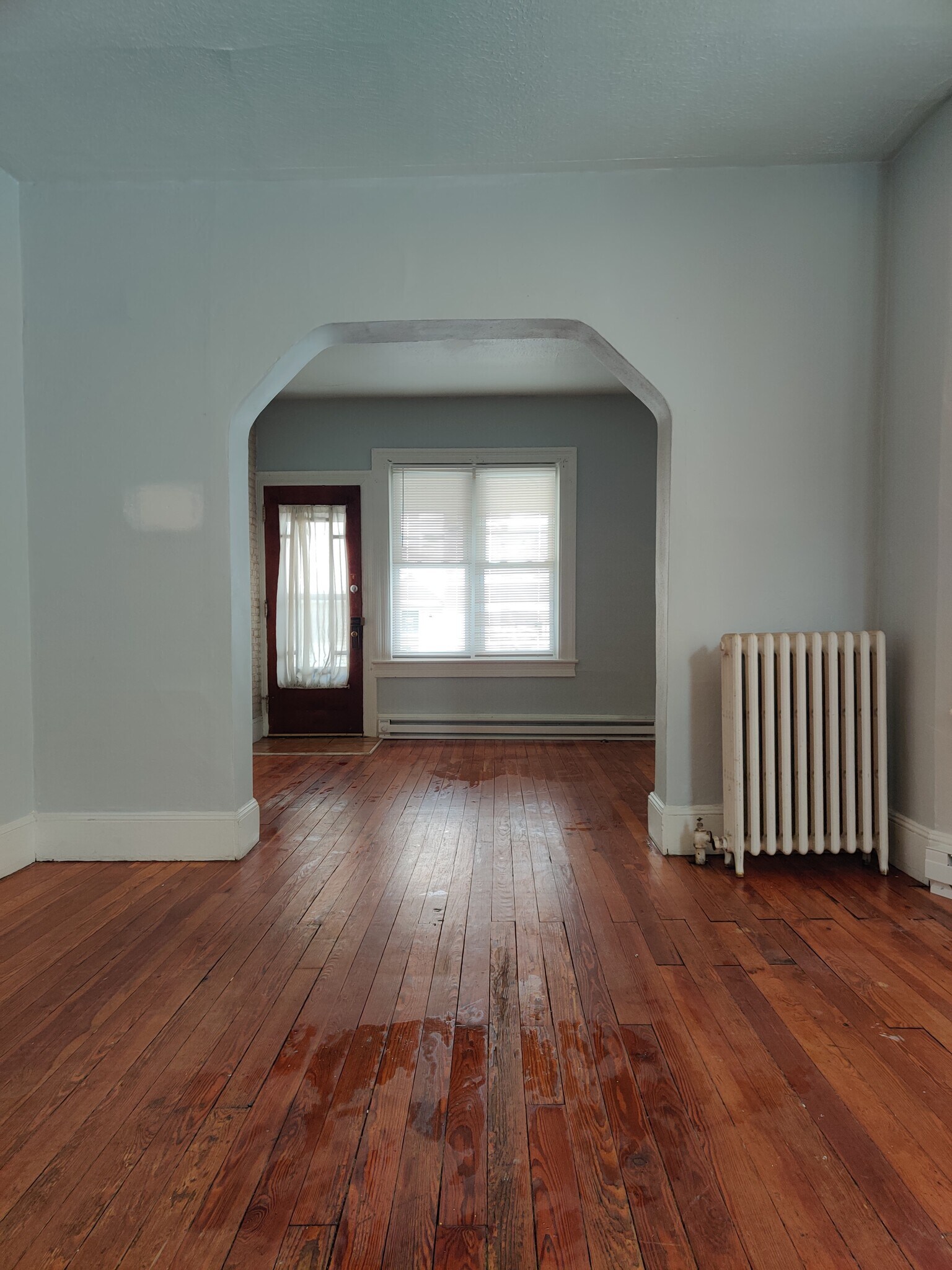 Building Photo - 915 W Elm St