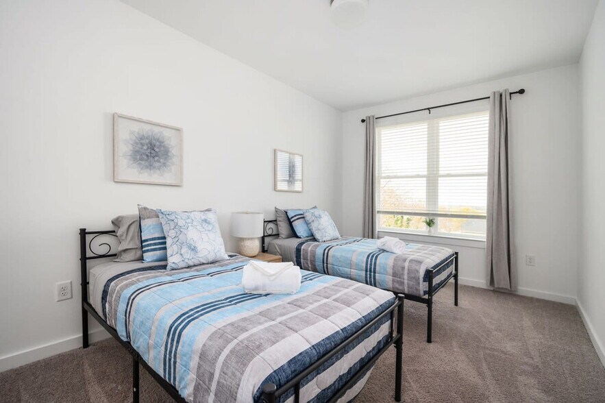 Building Photo - 542 Boulevard NE