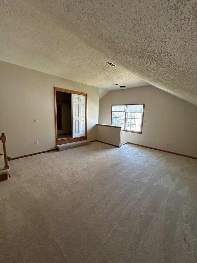 Building Photo - 4BD/2.5BA in Albemarle Acres Neighborhood ...