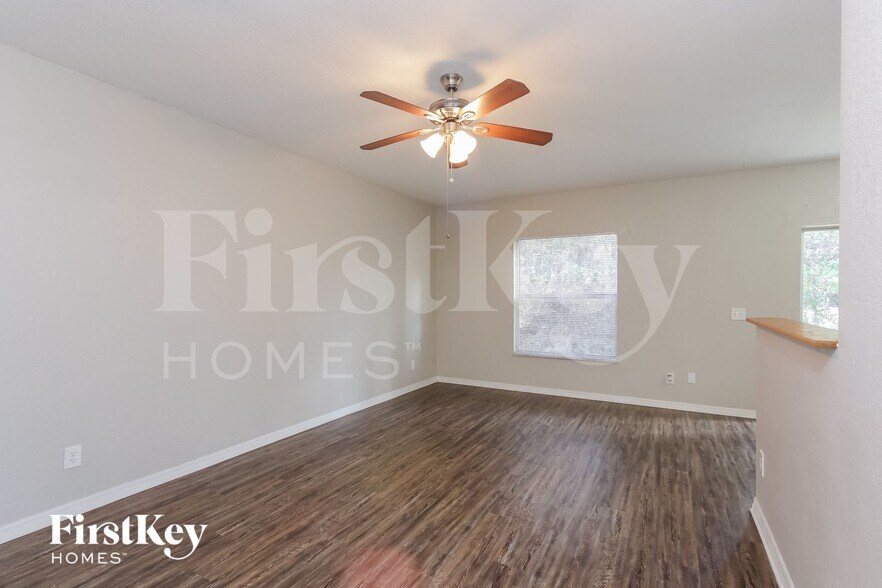 Building Photo - 3422 Renault Cir
