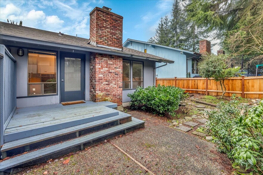 Building Photo - 108 108th Ave SE