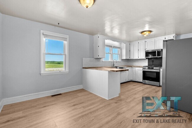 Building Photo - Country Feel, Modern Updates – 3BR Home on Quiet Road Just Outside of South Hill