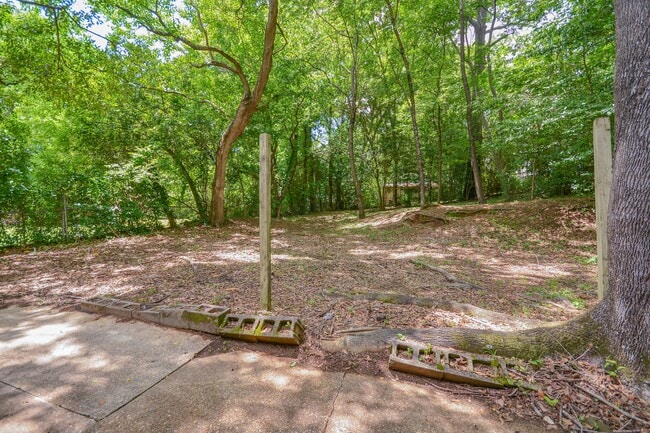 Building Photo - 1138 Perry Hill Rd