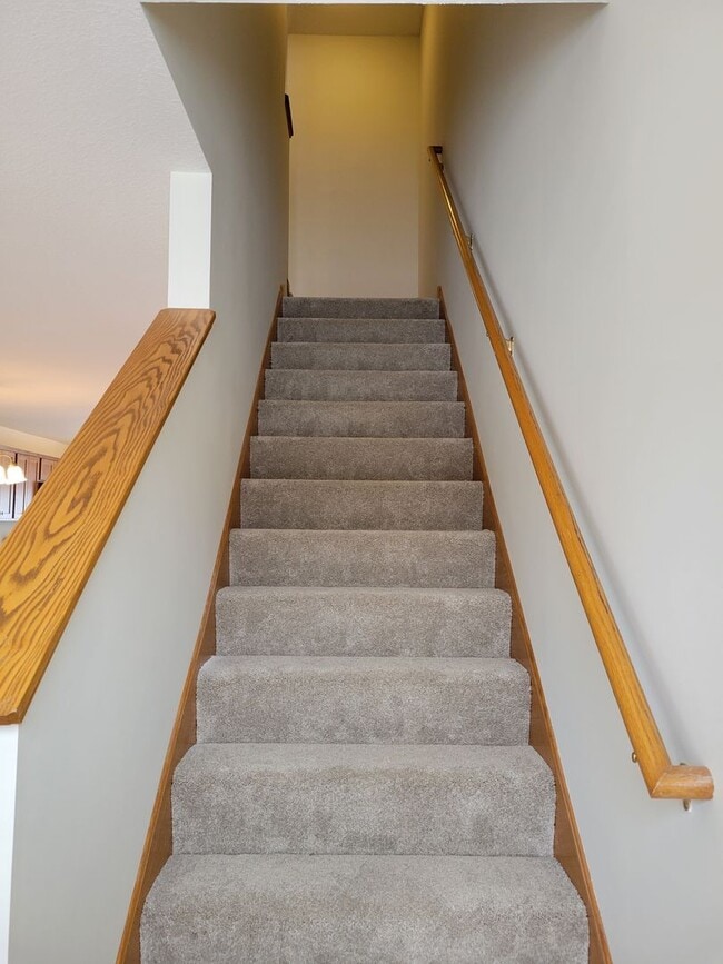 Building Photo - 2 Level Townhouse