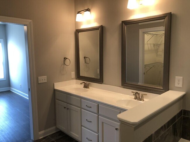 Building Photo - 2307 Sweet Bay Dr