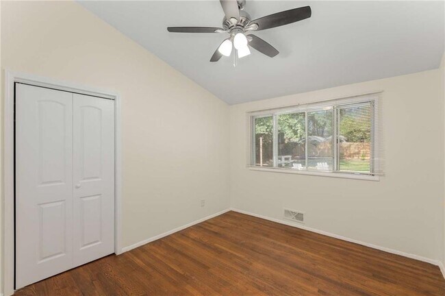Building Photo - 2132 Fairway Cir NE