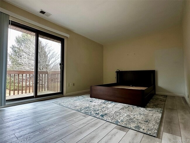 Building Photo - 10 Bailey Ct