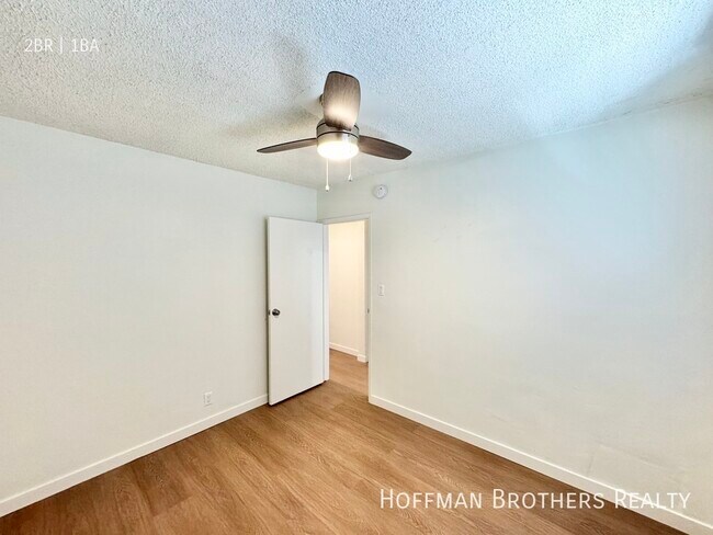 Building Photo - 4122 Grand View Blvd