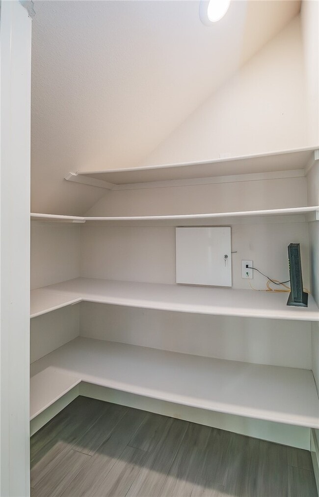 Building Photo - 350 W Kinniburgh Dr